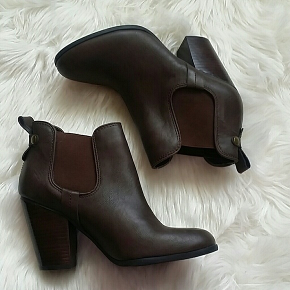 Carlos Santana Shoes - Carlos Santana brown booties